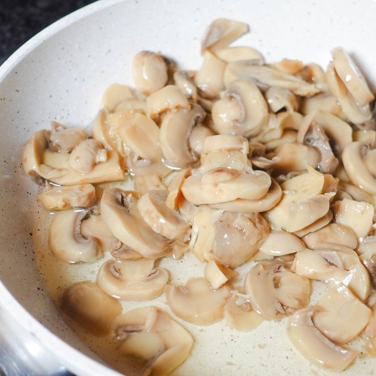 Step 4. Fry mushrooms