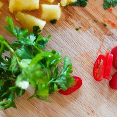 Step 4. Prepare pineapple salsa