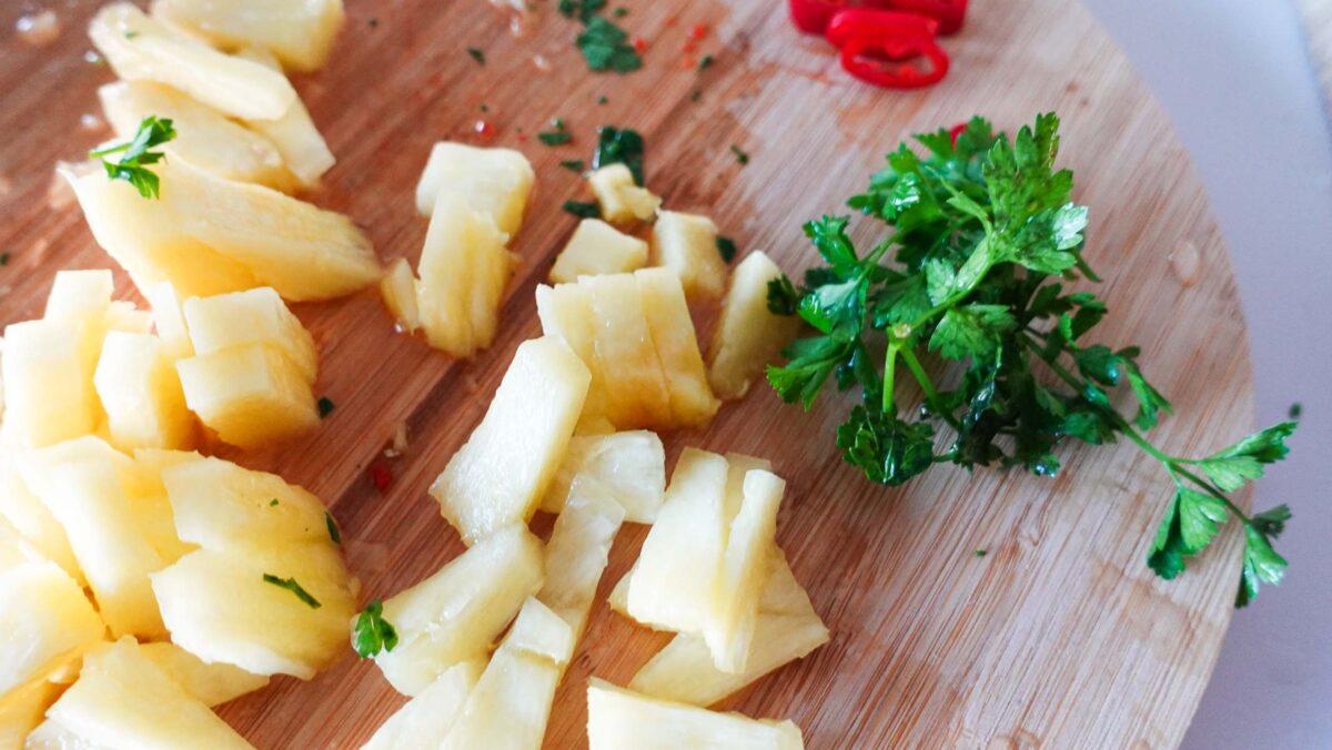 Step 4. Prepare pineapple salsa