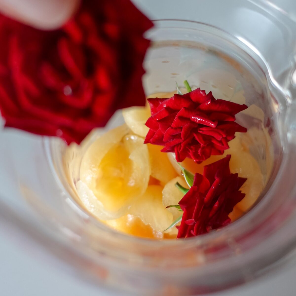 Step 4. Add sparkling rose wine