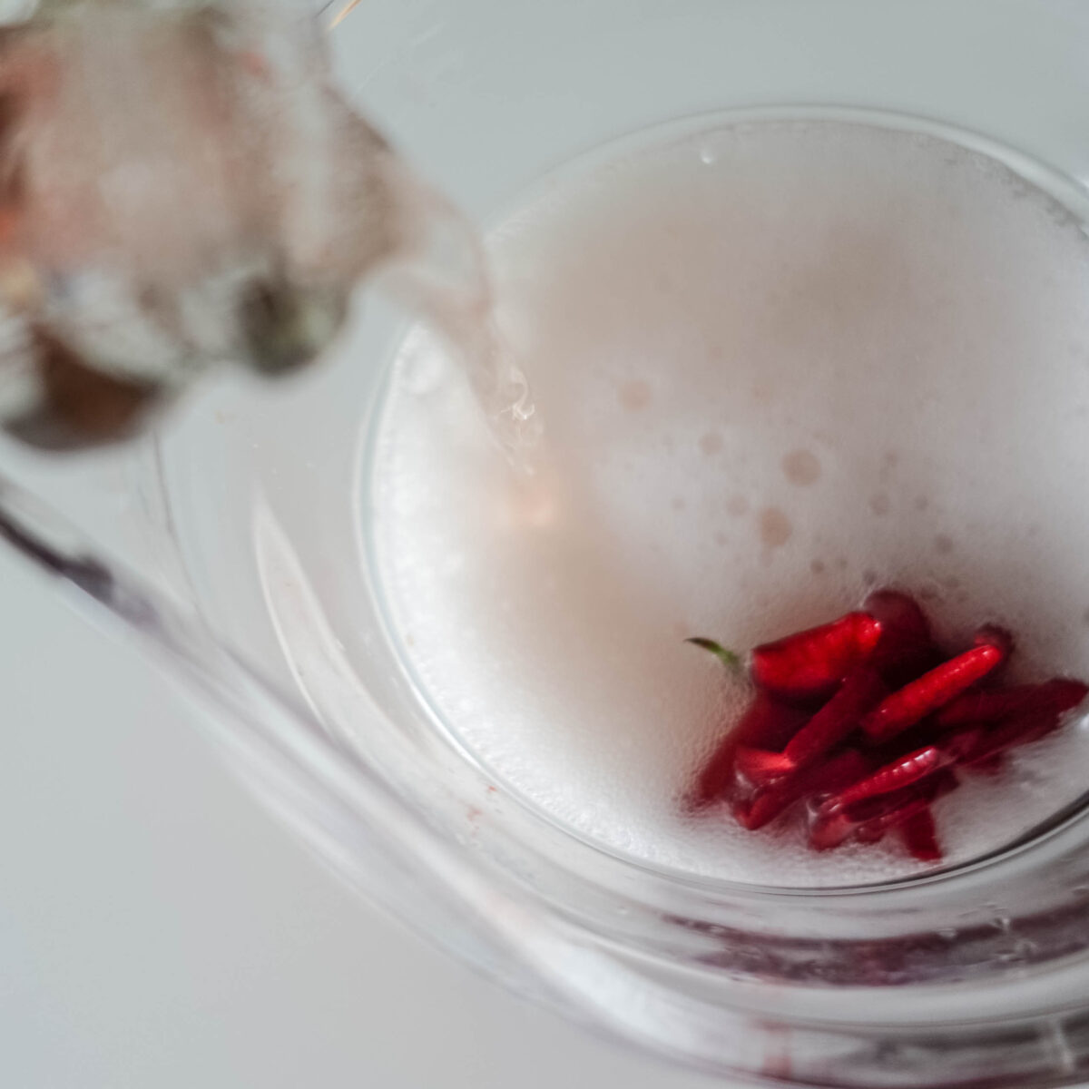 Step 4. Add sparkling rose wine