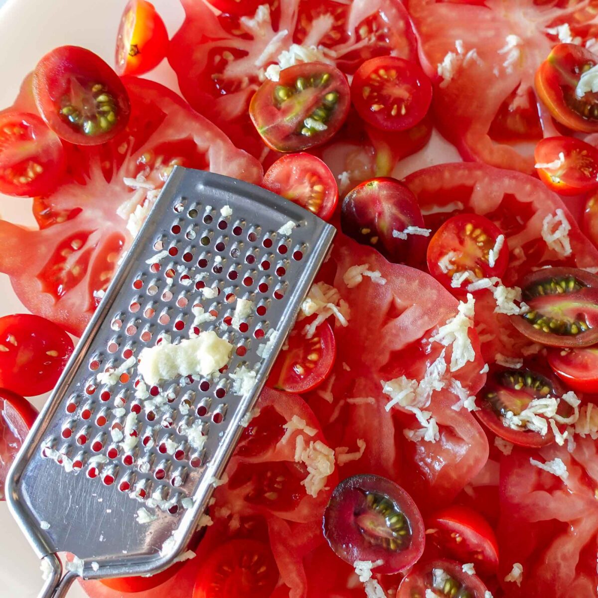 Step 3. Grate garlic