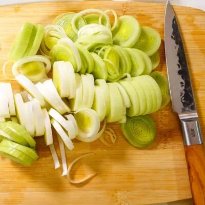 Step 2. Slice leek and mushrooms