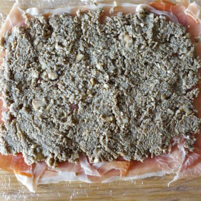 Step 5. Prosciutto and mushrooms