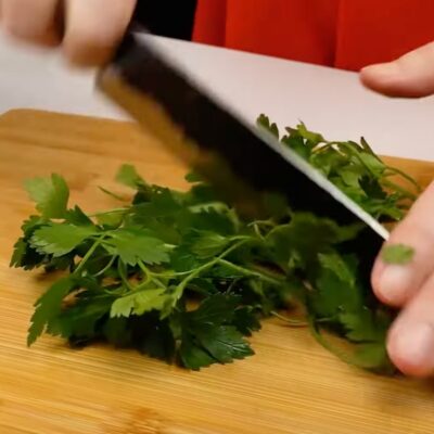 Step 5. Prepare parsley and decorate