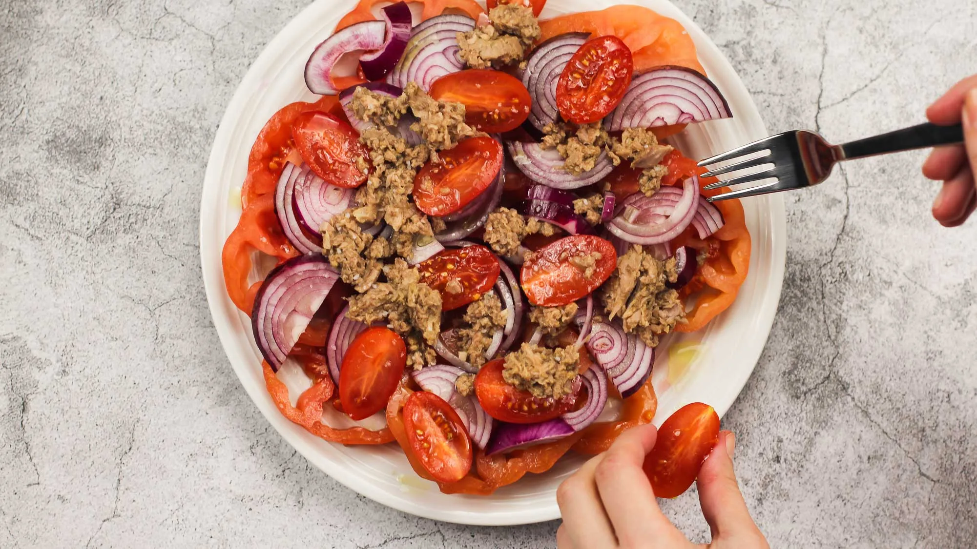 Delicious Tuna Tomato salad on a plate.