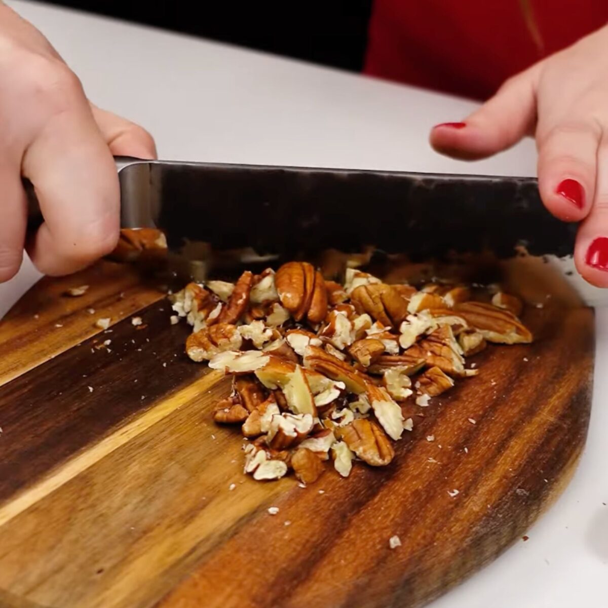 Step 2. Chop pecans