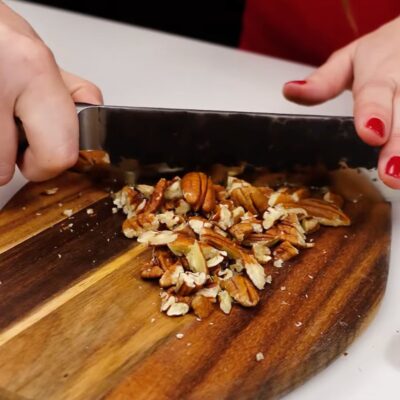 Step 2. Chop pecans