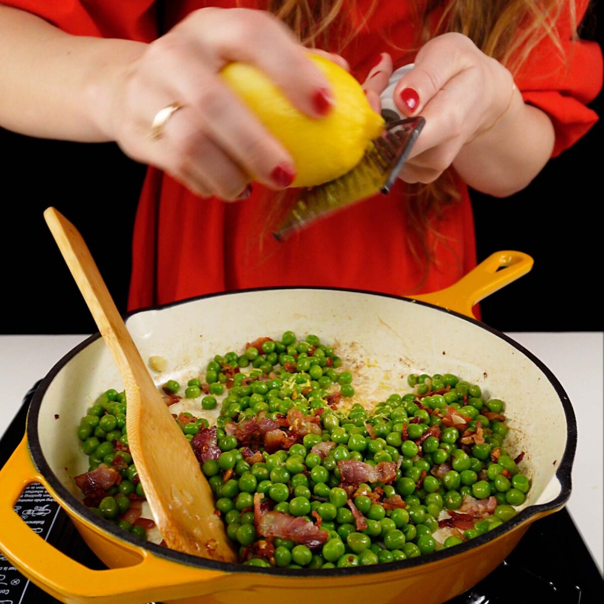 Step 4. Season peas