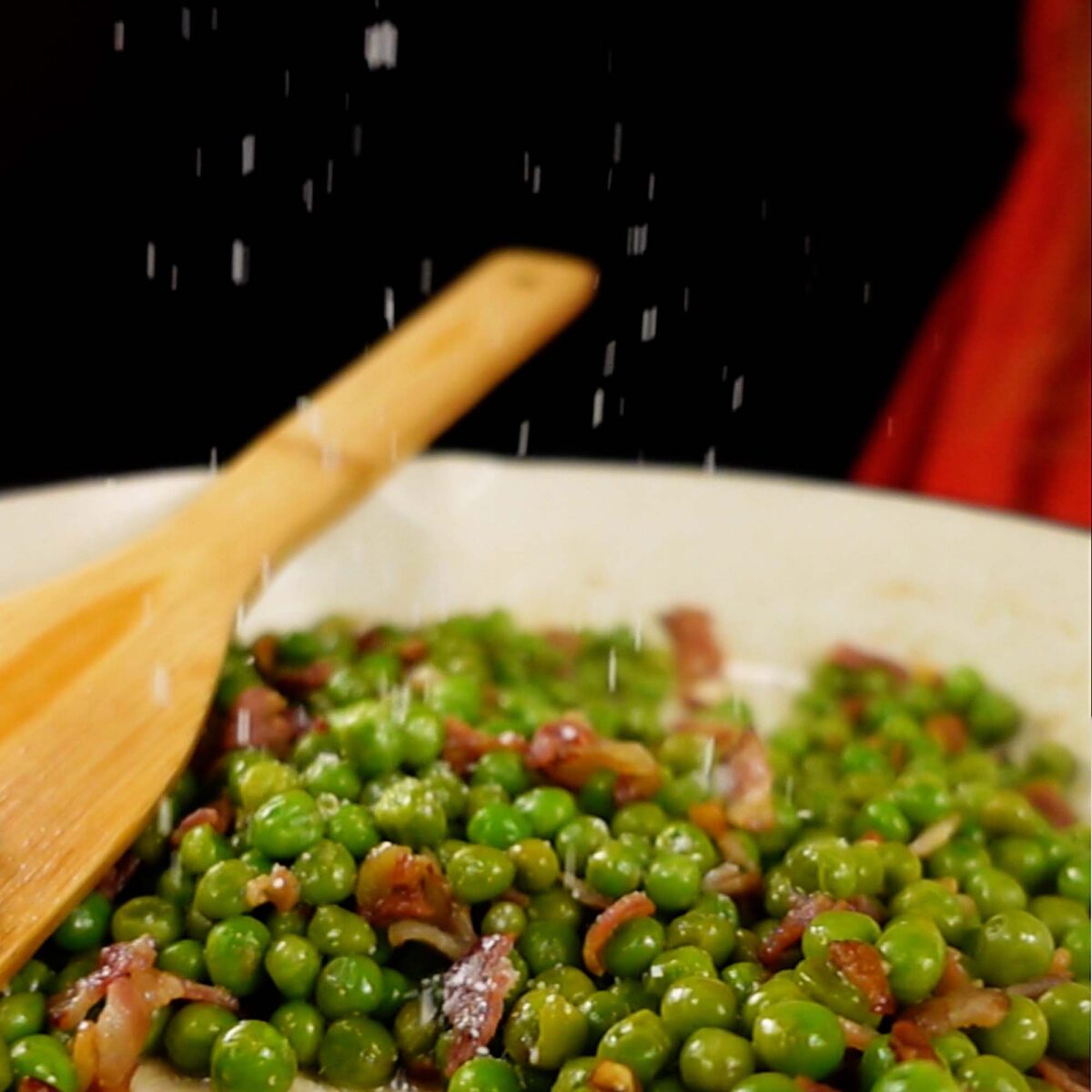 Step 4. Season peas
