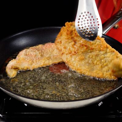 Step 5. Fry veal cutlets