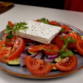 Step 4. Garnish salad