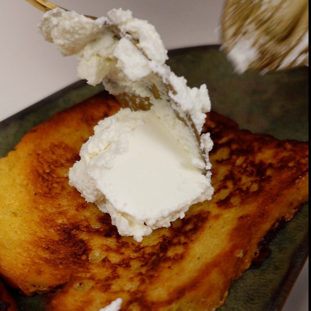 Step 3. Fry toast