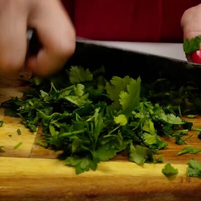 Step 1. Prepare shrimp and chop garlic
