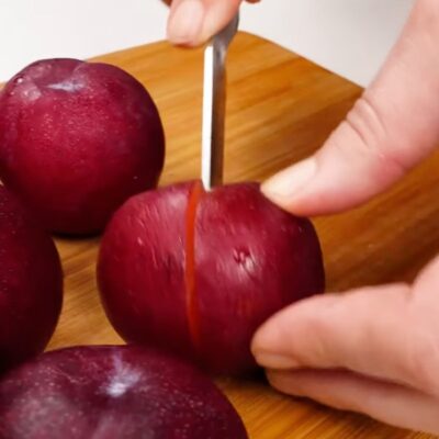 Step 2. Prepare plums