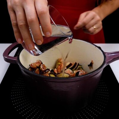 Step 2. Add sugar and lemon