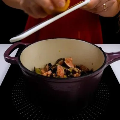 Step 2. Add sugar and lemon