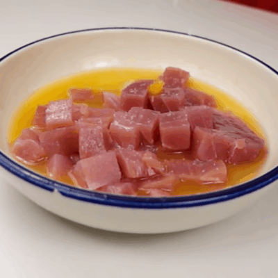 Step 2. Squeeze juice and marinate tuna