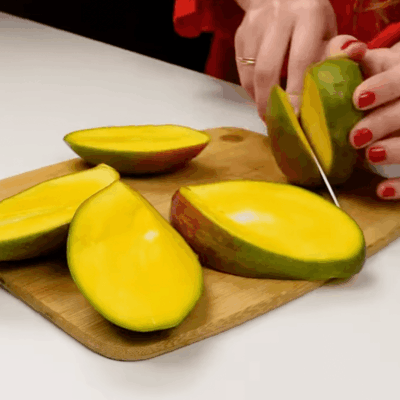 Step 3. Cut mango, pepper and cilantro