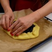 Step 4. Assemble the crostata