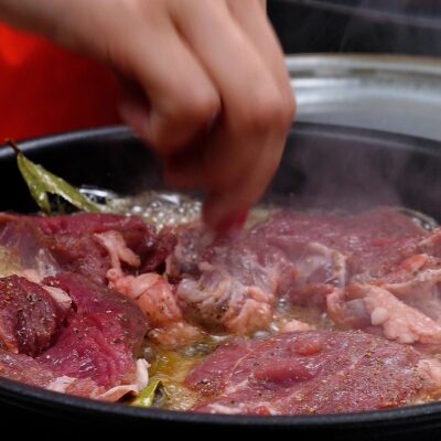 Step 3. Cook steak with aromatics