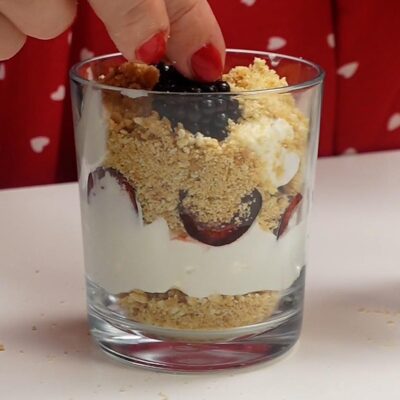 Step 4. Assemble the cheesecake, Chill and set