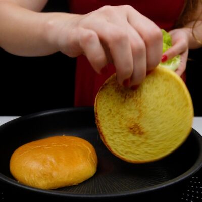 Step 4. Prepare Tomato and Buns