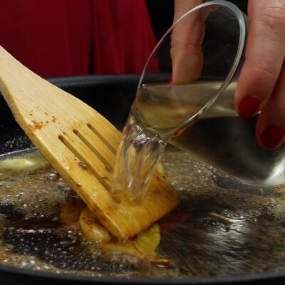 Step 4. Deglaze and make sauce