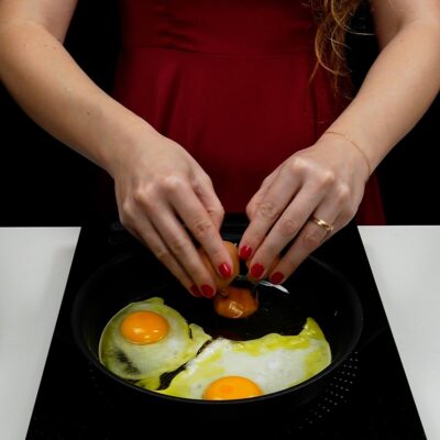 Step 5. Fry eggs