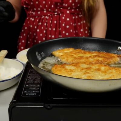 Step 3. Fry turkey cutlets