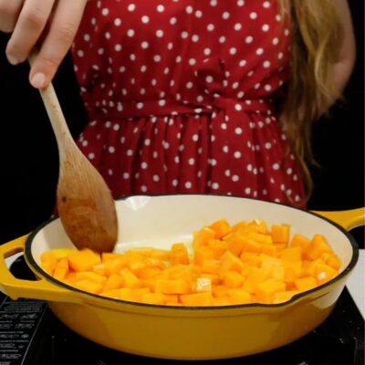 Step 2. Cook pumpkin and raisins