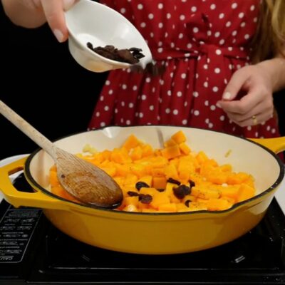 Step 2. Cook pumpkin and raisins