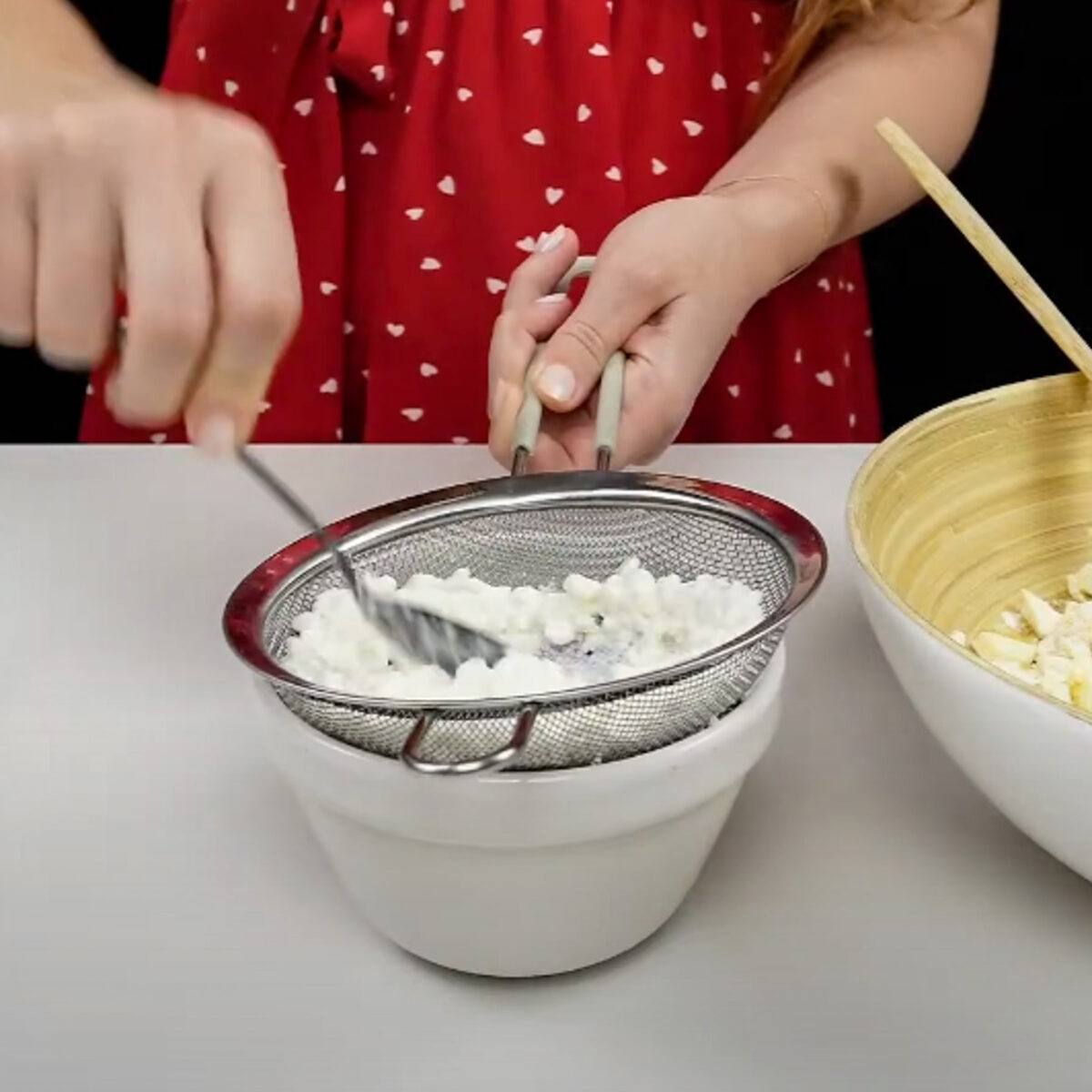 Step 2. Add egg and cottage cheese