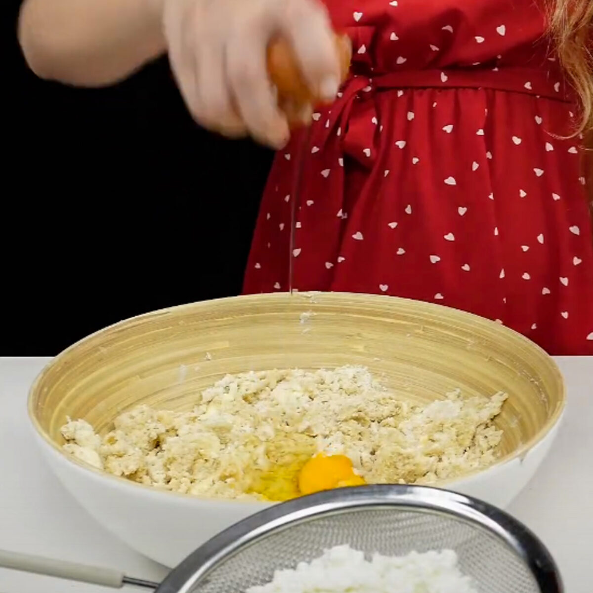 Step 2. Add egg and cottage cheese
