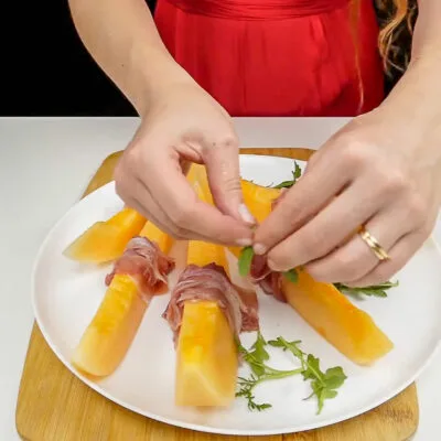 Step 3. Assemble salad