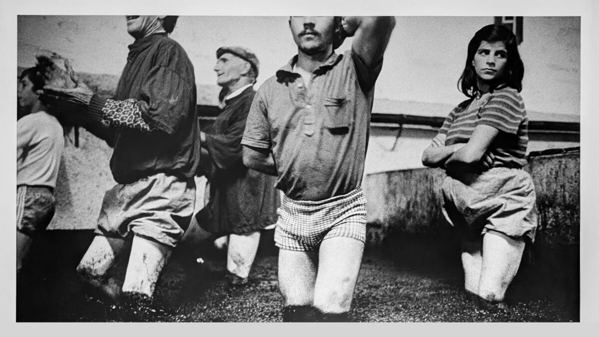 Old picture of Portuguese making wine