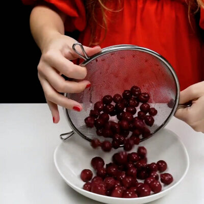 Step 4. Combine cherries