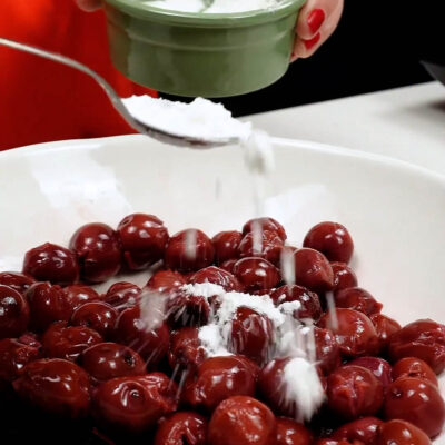 Step 4. Combine cherries