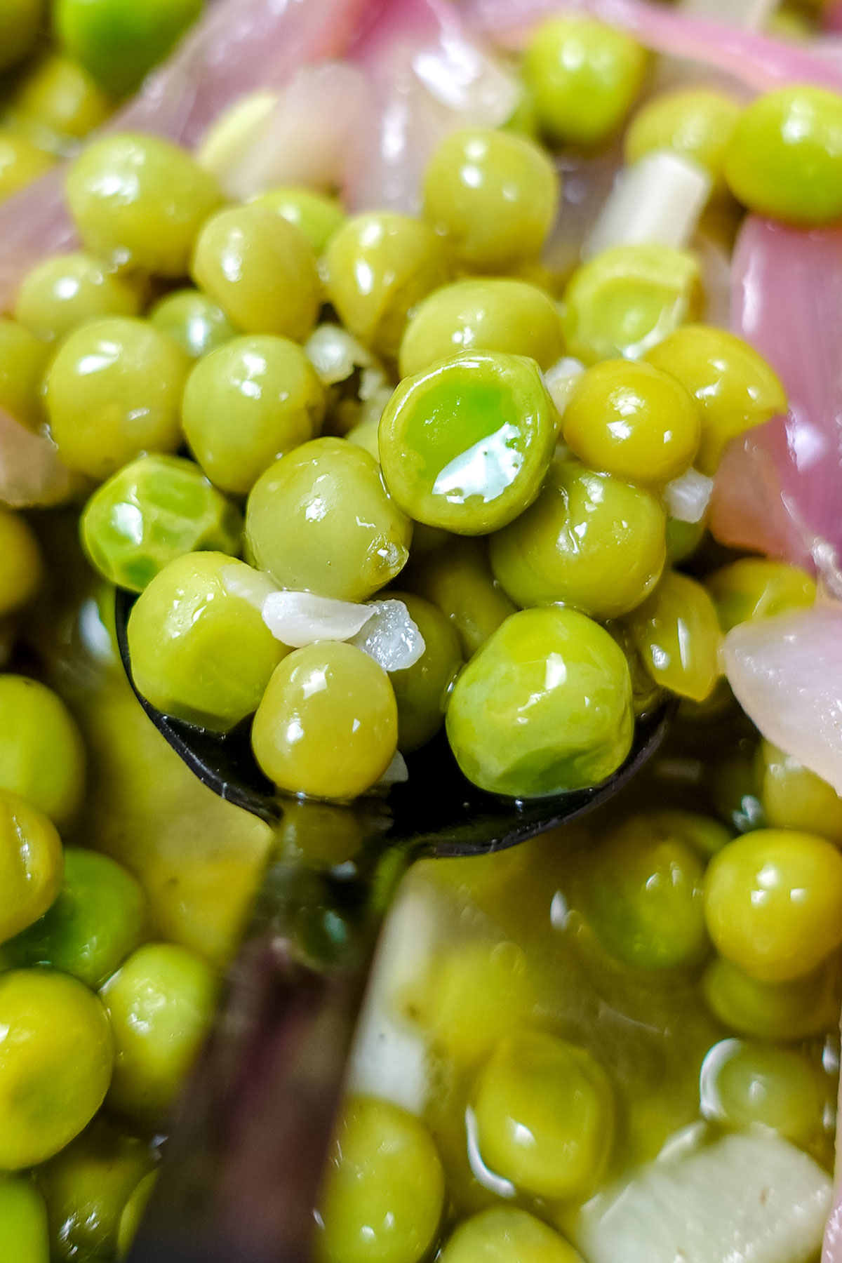 A spoon full of green peas