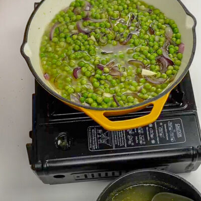 Step 3. Cook peas, add lemon & parsley