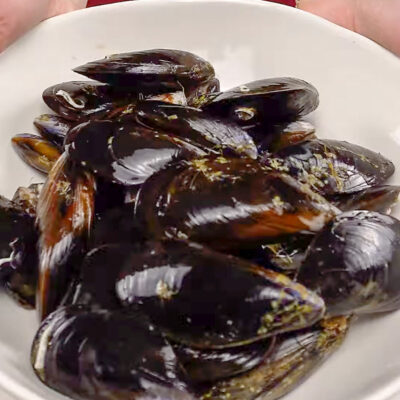 Step 1. Clean mussels and prepare vegetables
