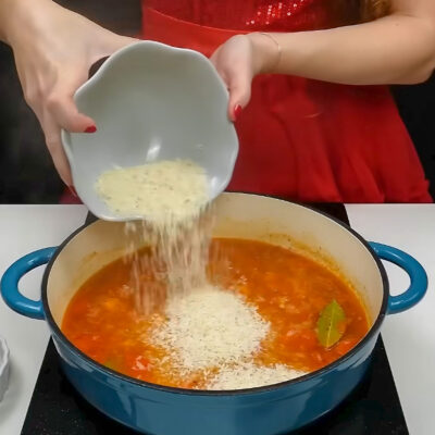 Step 3. Cook rice and seafood