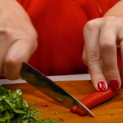 Step 4. Chop chili pepper and cilantro