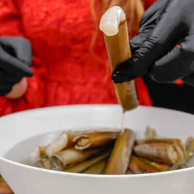 Step 1. Clean and prepare razor clams