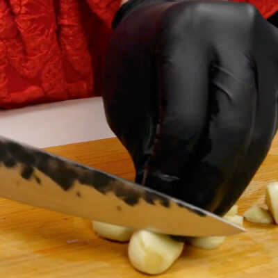 Step 1. Clean and prepare razor clams