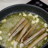 Step 3. Cook clams