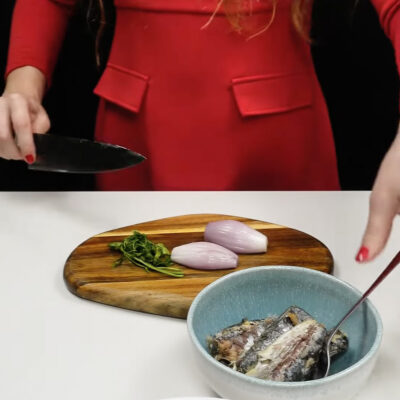 Step 1. Prepare shallot and parsley