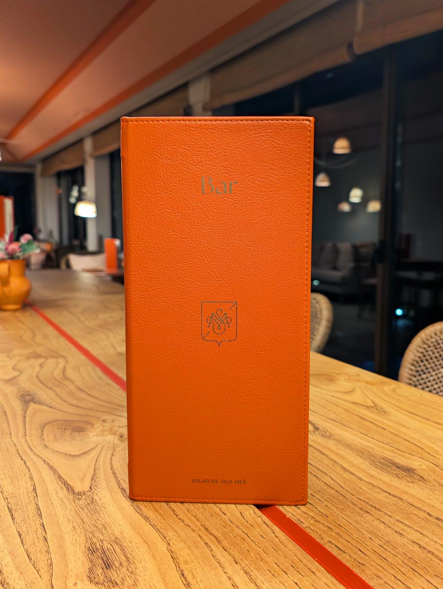 Closed menu in the bar of the Solar de Vila Meã and Barro Restaurante