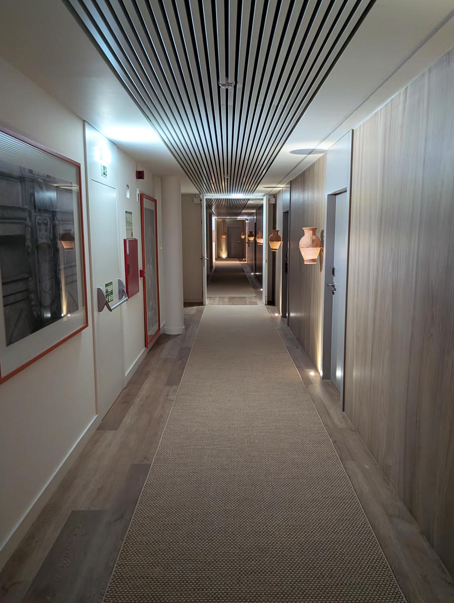 The hall of the Solar de Vila Meã hotel