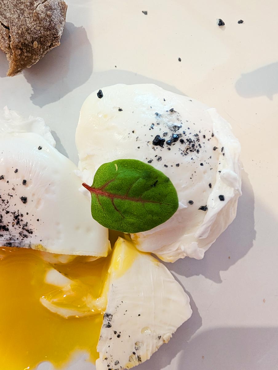 Eggs for breakfast in the Solar de Vila Meã and Barro Restaurante